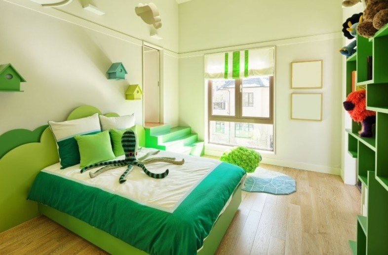 Une chambre décorée en vert appelle à la sérénité