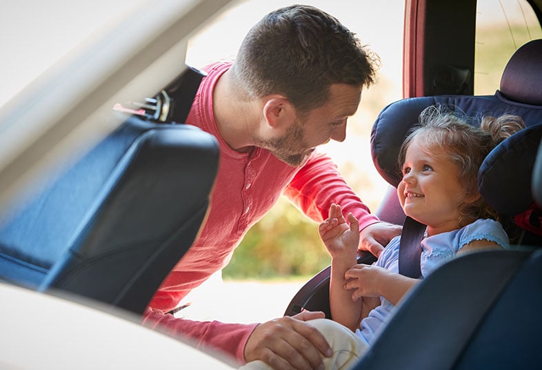 Les trajets en voiture ou en train peuvent perturber votre enfant et provoquer des accidents