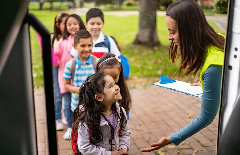 Lors des sorties scolaires ou de soirées pyjamas, vous pouvez proposer des sous-vêtements de nuit et conseils utiles pour votre enfant.